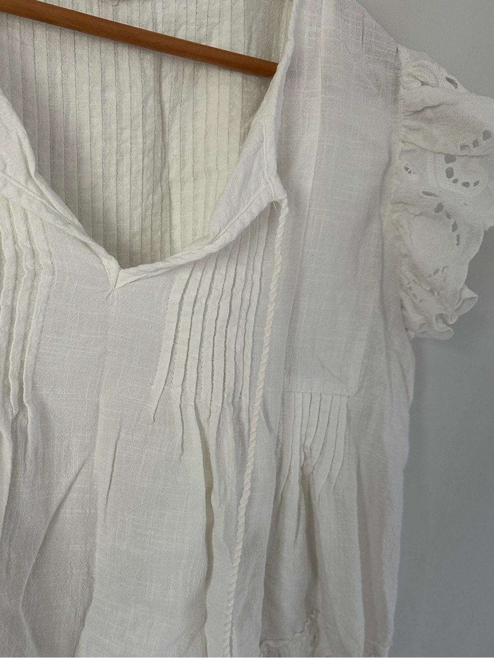 jennifer and grace white eyelet flutter sleeve cotton blouse - Picture 3 of 7